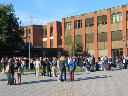 Die Veranstaltung "Jihad-Romantik" findet am 4. September um 18 Uhr im Berufskolleg Schloss Neuhaus statt. Foto: Kreis Paderborn